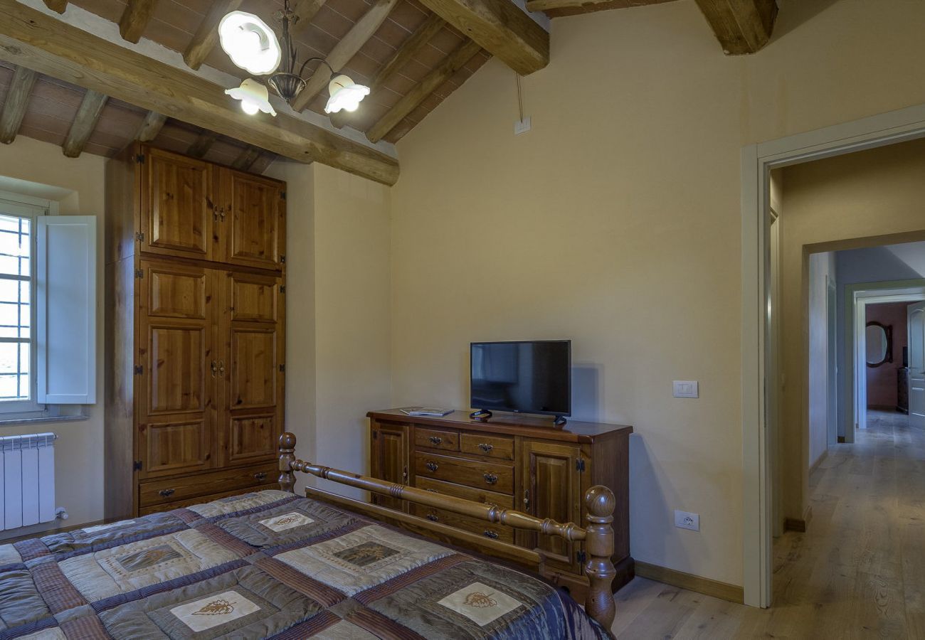 Villa in Pescaglia - Villa Cristina, modern farmhouse with Private Pool between Lucca and the Beach of Camaiore