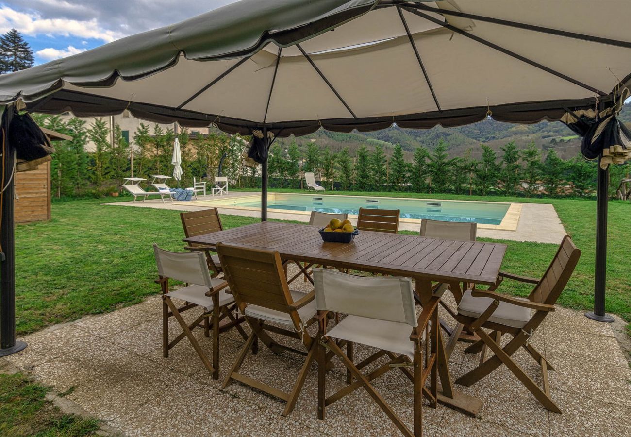 Villa in Pescaglia - Villa Cristina, modern farmhouse with Private Pool between Lucca and the Beach of Camaiore