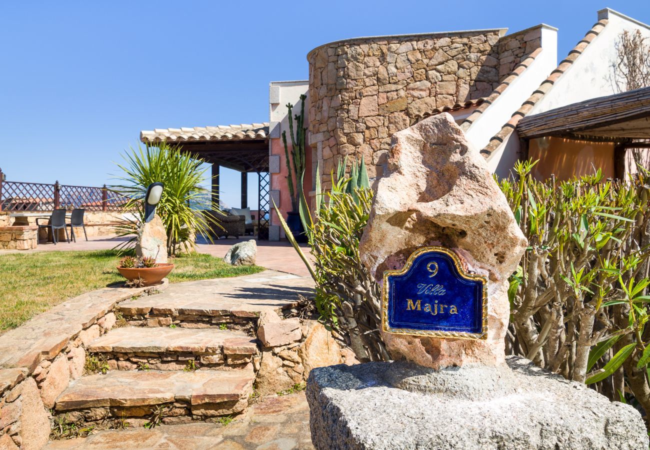 Villa in Olbia - Villa Majra - fantastischer Pool mit Blick auf Tavolara