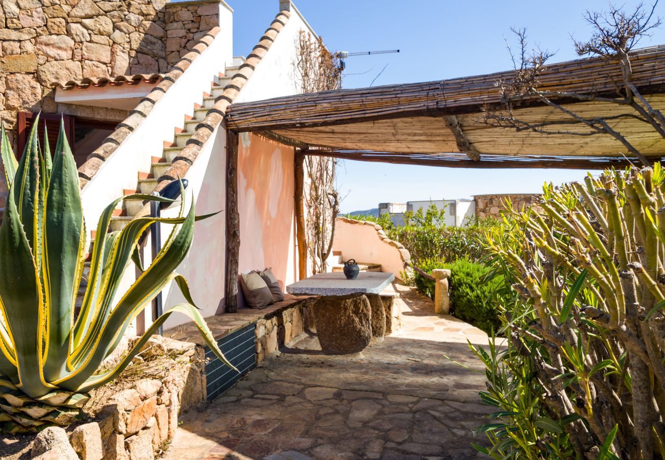 Villa in Olbia - Villa Majra - fantastischer Pool mit Blick auf Tavolara