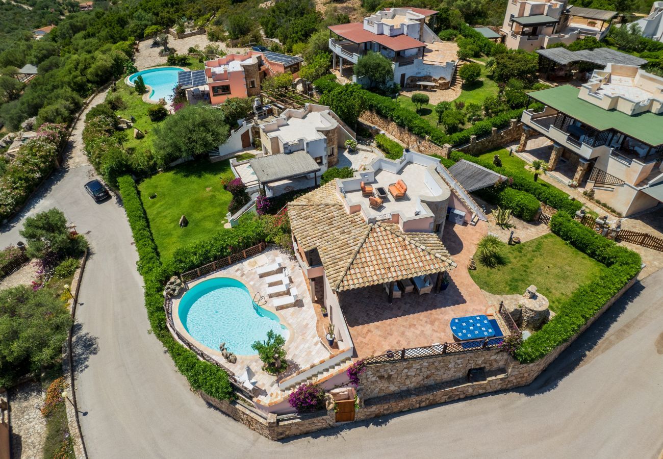Villa in Olbia - Villa Majra - fantastischer Pool mit Blick auf Tavolara