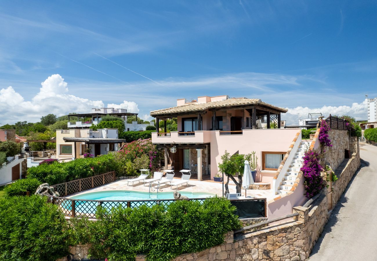 Villa in Olbia - Villa Majra - fantastischer Pool mit Blick auf Tavolara