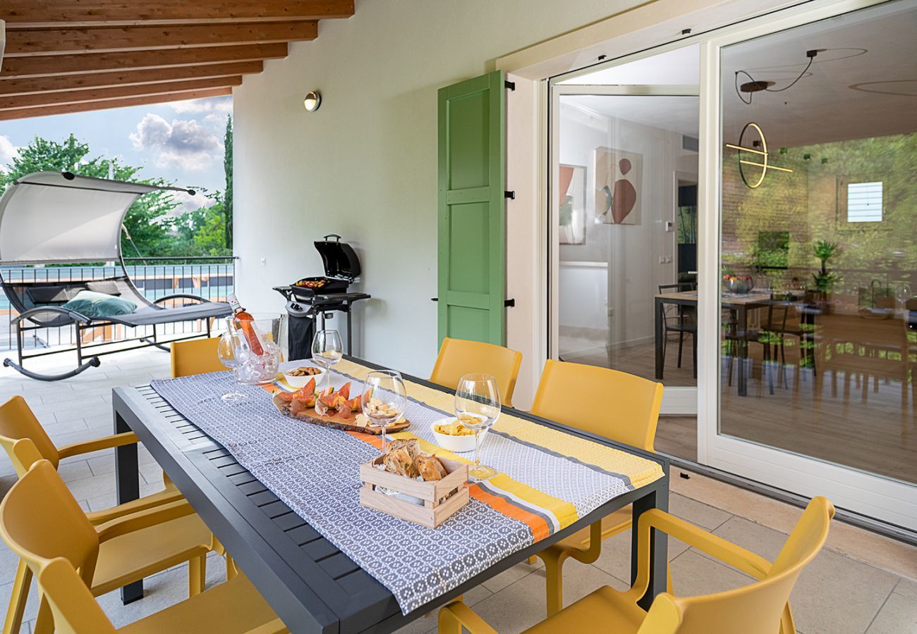 Ferienwohnung in Lazise - Regarda - Desinerwohnung Cascinale 11 mit Pool, Terrasse, Grill