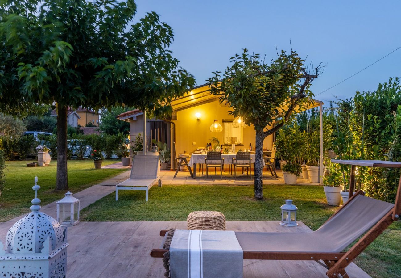 Villa in Lucca - Cottage Sughero, a Luxury Romantic Farmhouse for a Couple with Private Pool just 3 kms from Lucca