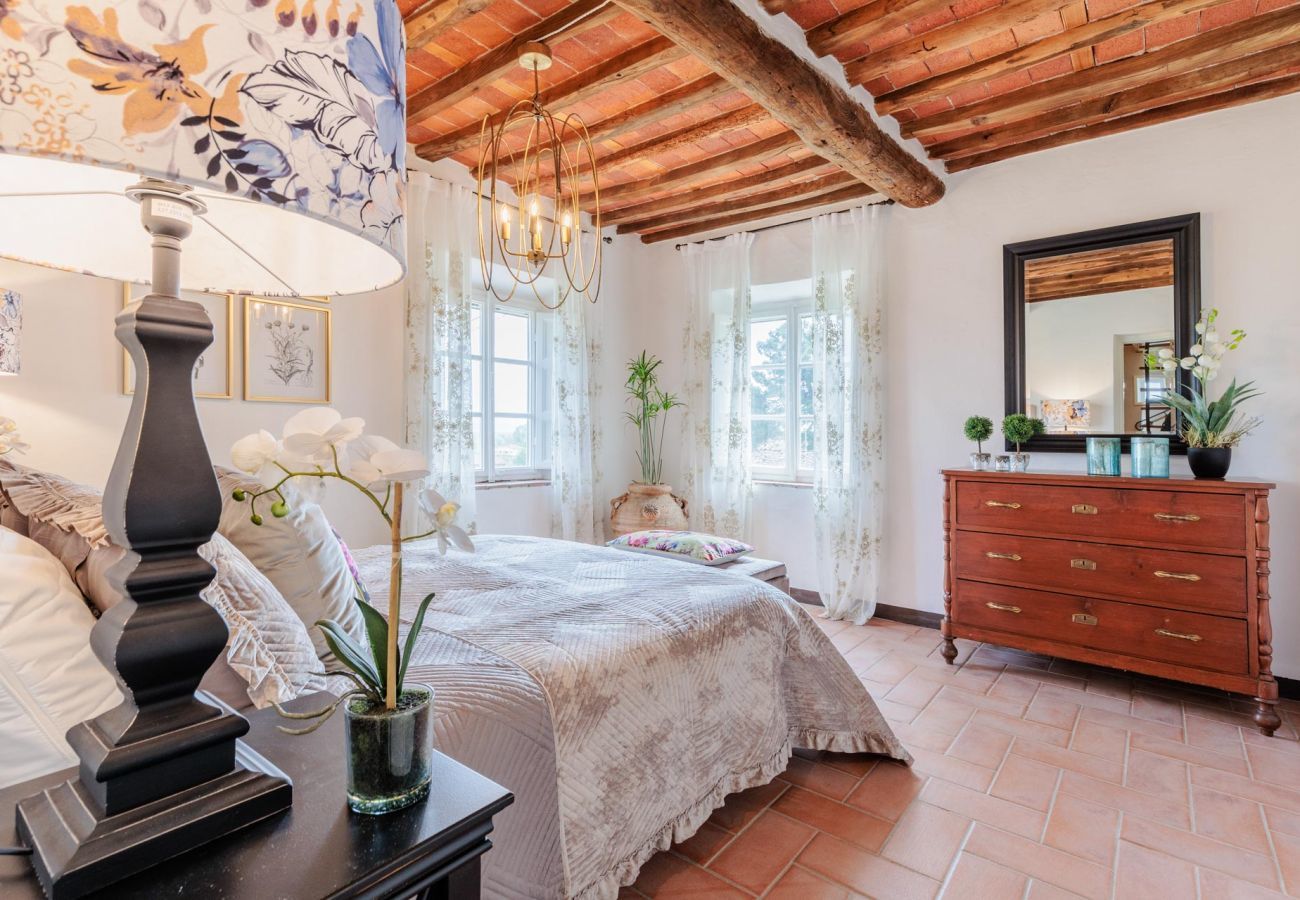 Villa in Pieve di Compito - Villa Aperitivo, Romantic and Panoramic Stone Farmhouse with Private Swimming Pool on the Hills of Lucca close to Lucca, Pisa and the Compitese area