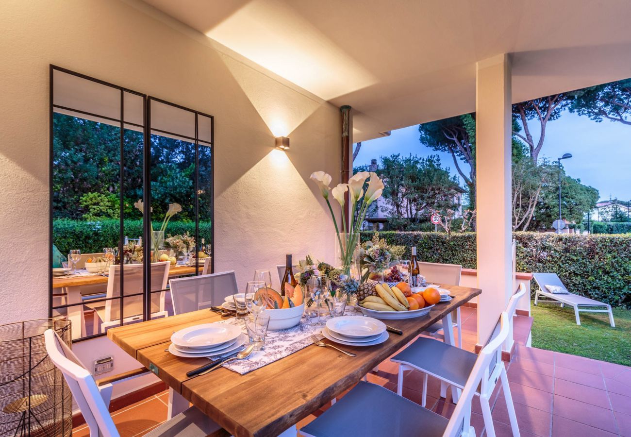 Villa in Marina di Pietrasanta - Regina Beach Villa, by the beach in Marina di Piet
