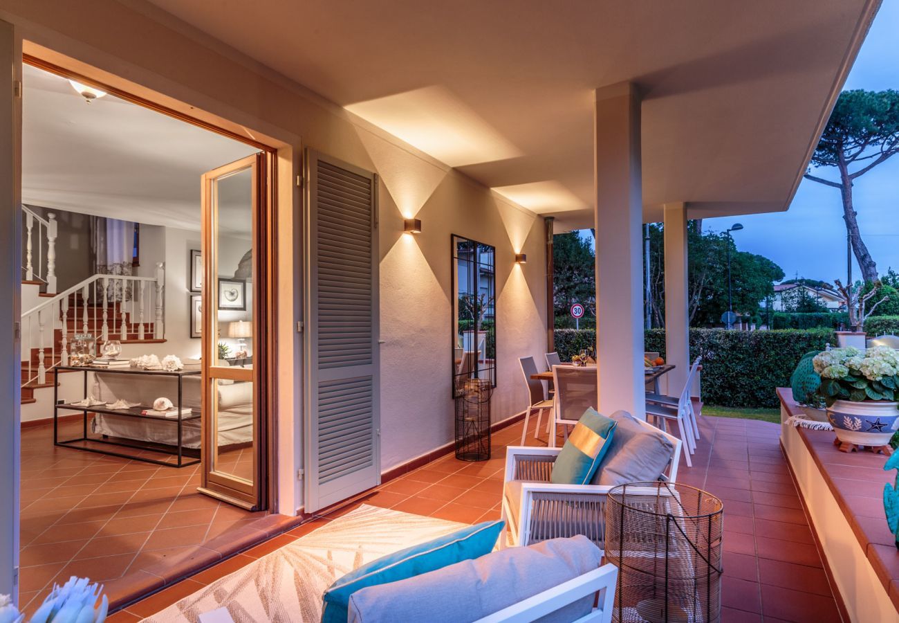 Villa in Marina di Pietrasanta - Regina Beach Villa, by the beach in Marina di Piet
