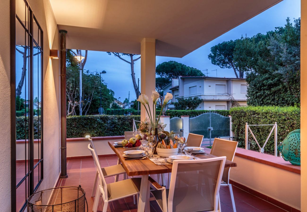 Villa in Marina di Pietrasanta - Regina Beach Villa, by the beach in Marina di Piet