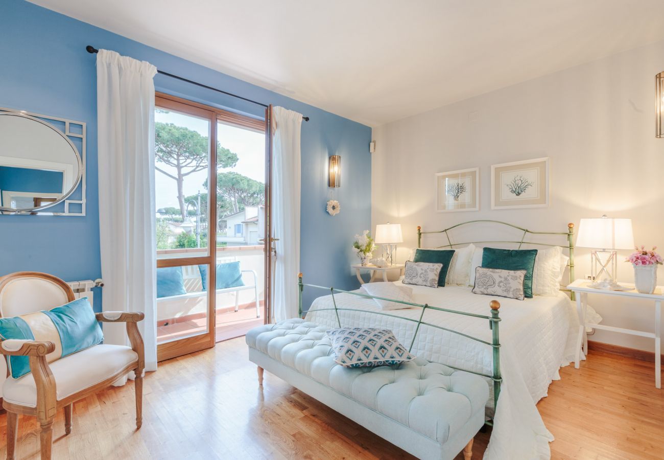 Villa in Marina di Pietrasanta - Regina Beach Villa, by the beach in Marina di Piet