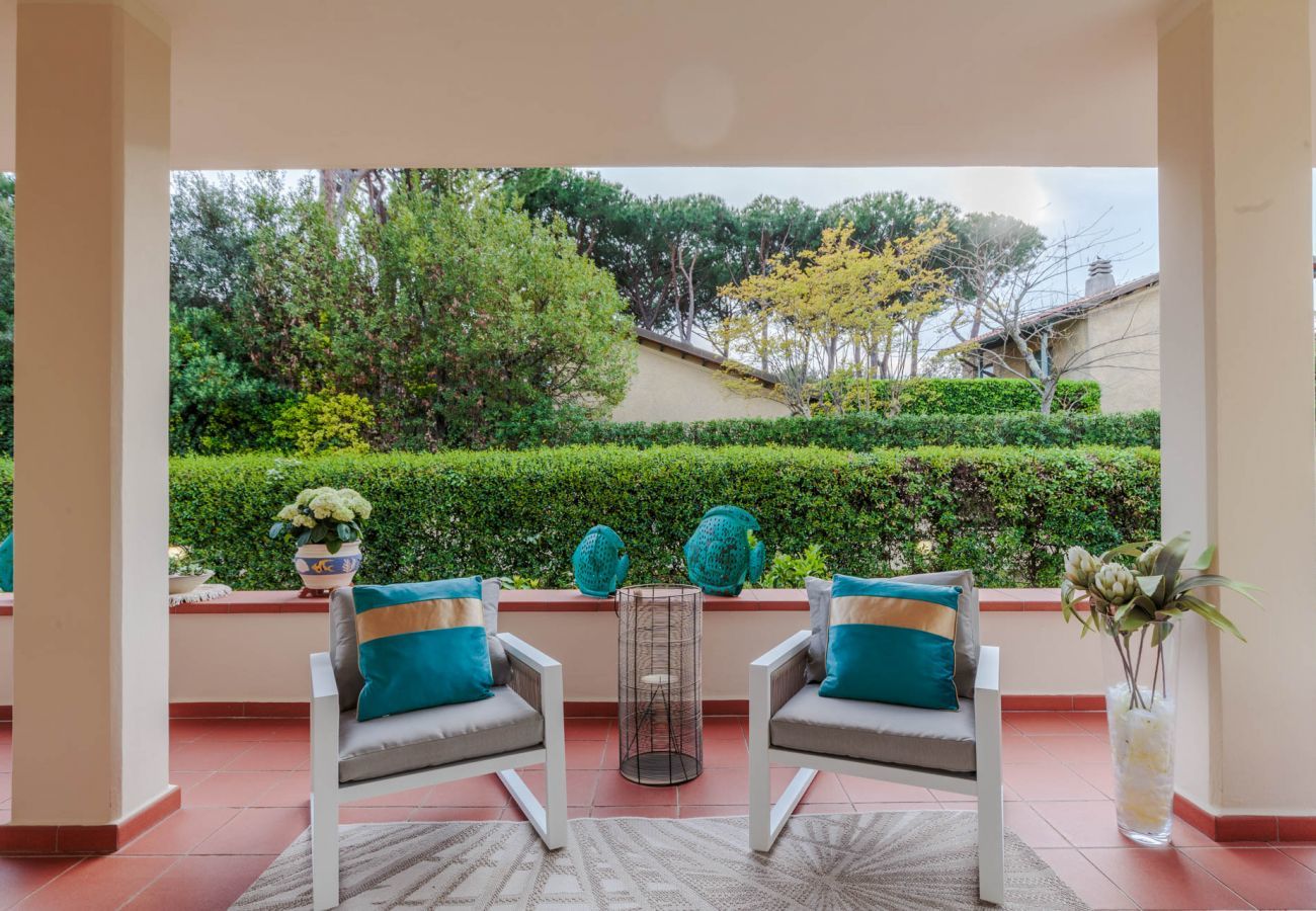 Villa in Marina di Pietrasanta - Regina Beach Villa, by the beach in Marina di Piet