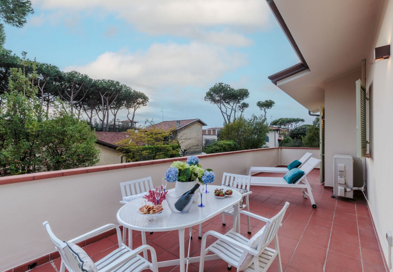 Villa in Marina di Pietrasanta - Regina Beach Villa, by the beach in Marina di Piet