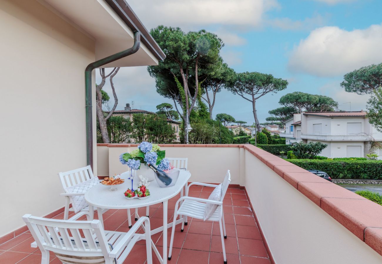 Villa in Marina di Pietrasanta - Regina Beach Villa, by the beach in Marina di Piet