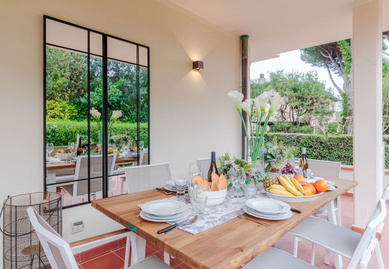 Villa in Marina di Pietrasanta - Regina Beach Villa, by the beach in Marina di Piet