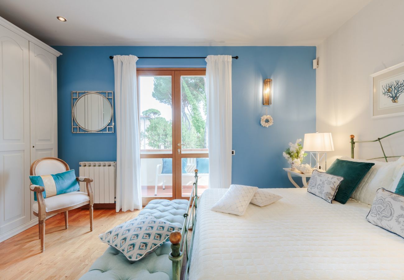 Villa in Marina di Pietrasanta - Regina Beach Villa, by the beach in Marina di Piet