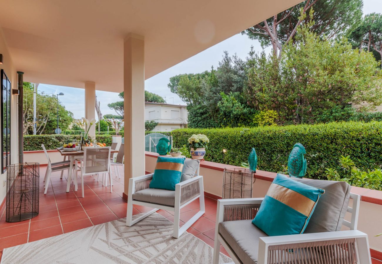 Villa in Marina di Pietrasanta - Regina Beach Villa, by the beach in Marina di Piet