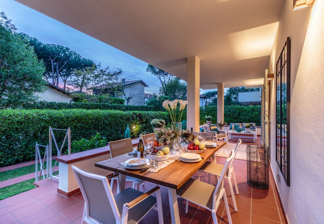 Villa in Marina di Pietrasanta - Regina Beach Villa, by the beach in Marina di Piet