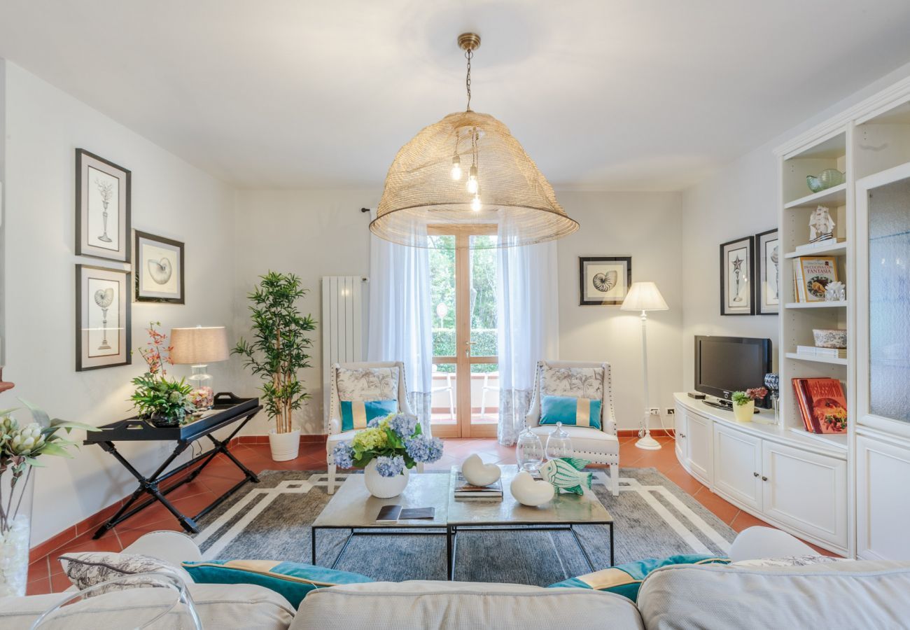 Villa in Marina di Pietrasanta - Regina Beach Villa, by the beach in Marina di Piet