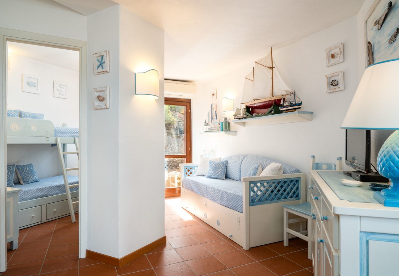 Ferienwohnung in Porto Rotondo - I Lecci 3 - Terrasse mit Meerblick und Privatsphäre in Porto Rotondo