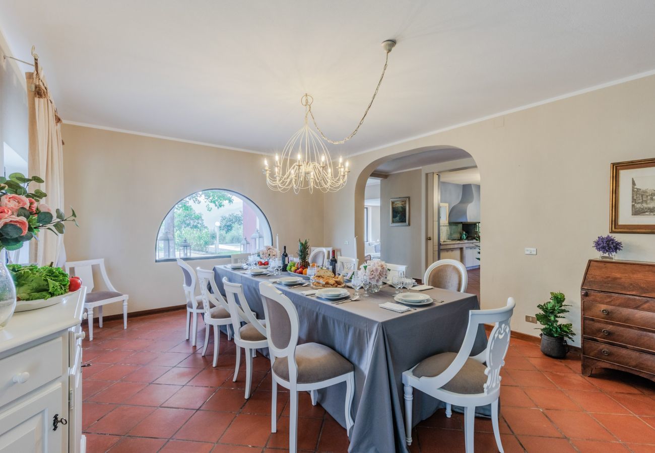 Villa in Bientina - Cà Uvenere, a spacious 6 bedrooms Villa with Private Pool on the Tuscan Hills of Santa Colomba by Pontedera and Bientina