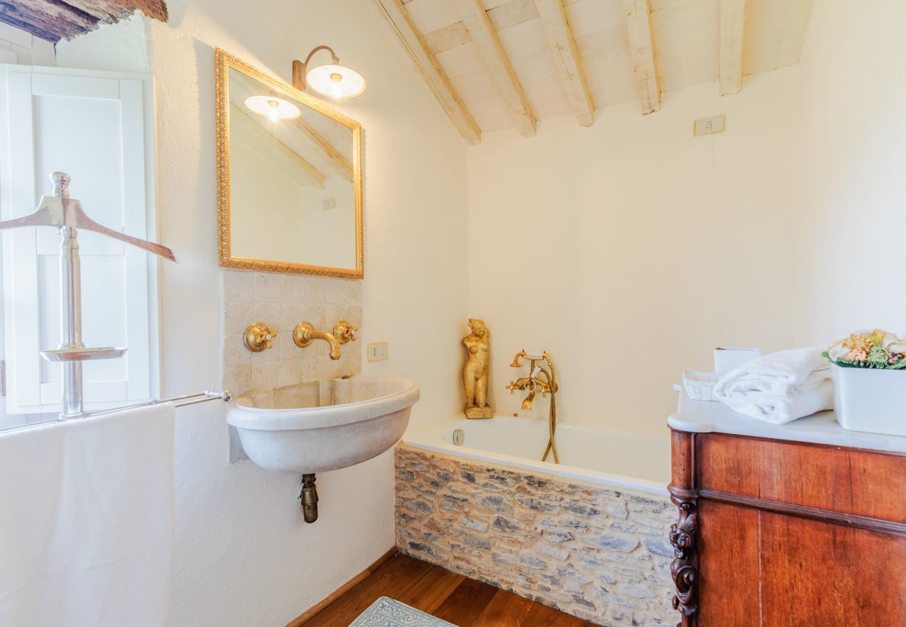 Villa in Borgo a Mozzano - Gran Burrone Castle