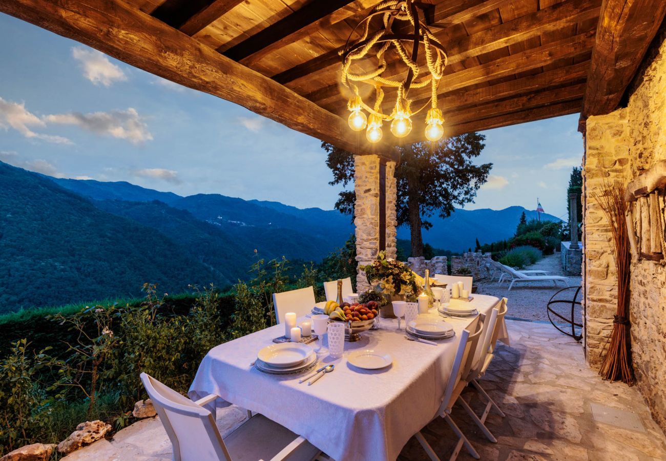 Villa in Borgo a Mozzano - Gran Burrone Castle, a Luxury Castle with Pool in Borgo a Mozzano close to Lucca and Garfagnana