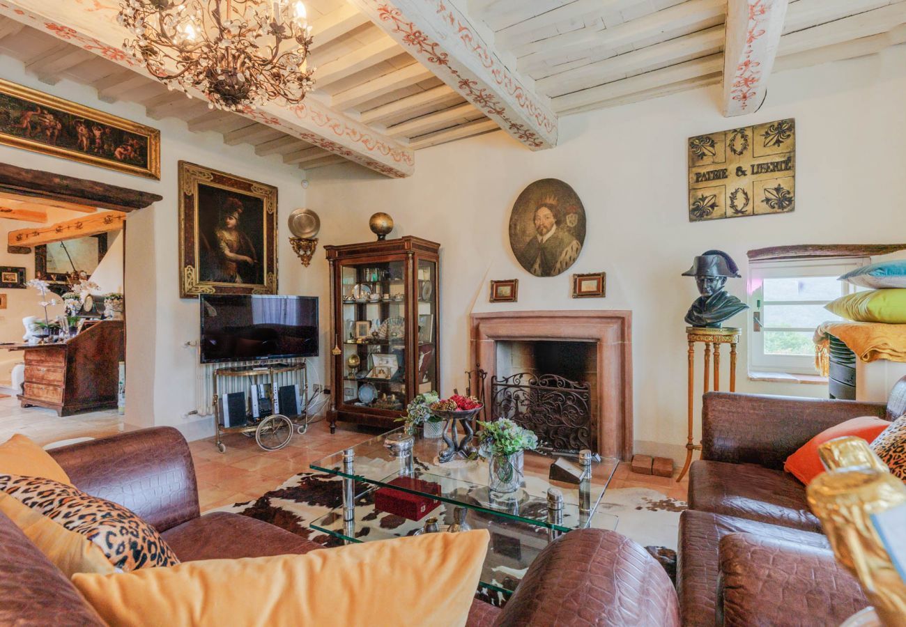 Villa in Borgo a Mozzano - Gran Burrone Castle, a Luxury Castle with Pool in Borgo a Mozzano close to Lucca and Garfagnana