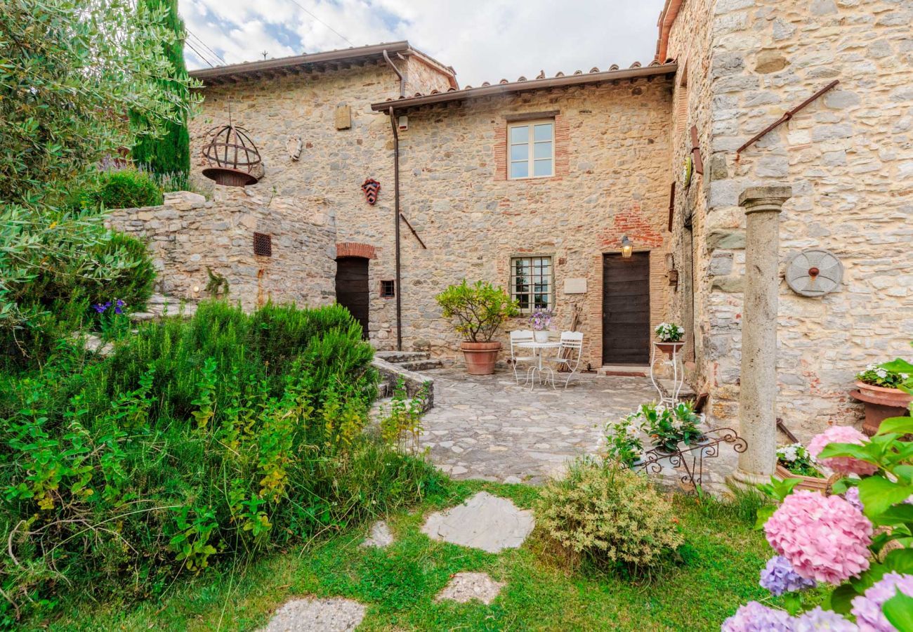 Villa in Borgo a Mozzano - Gran Burrone Castle, a Luxury Castle with Pool in Borgo a Mozzano close to Lucca and Garfagnana