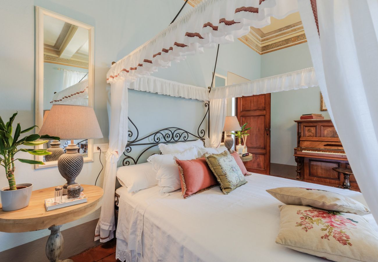 Villa in Vorno - Villa Magnolie, Stylish Family Villa