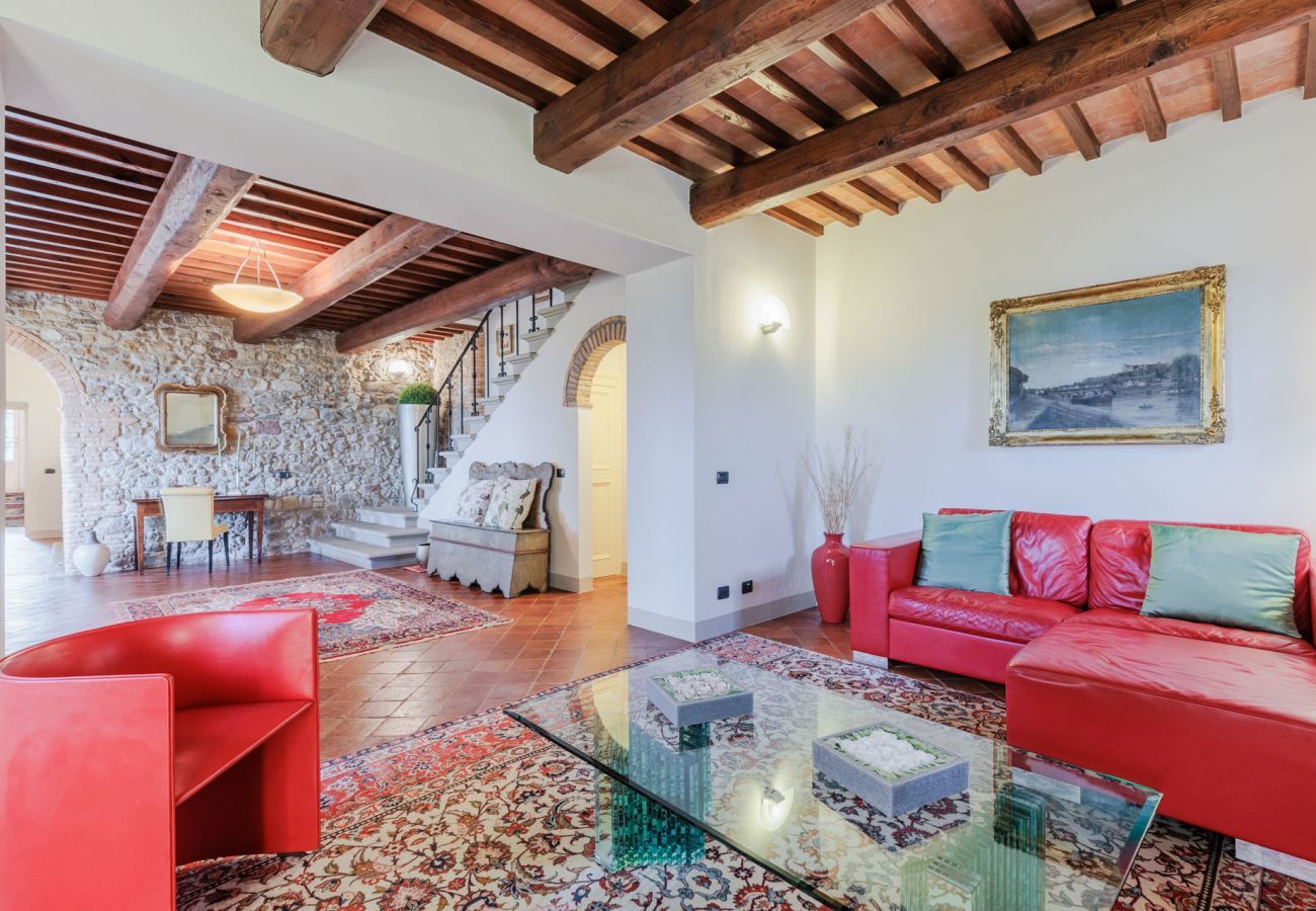 Villa in Lucca - Villa Rapondi, a stone farmhouse with incredible view and private jucuzzi hot tub in Lucca