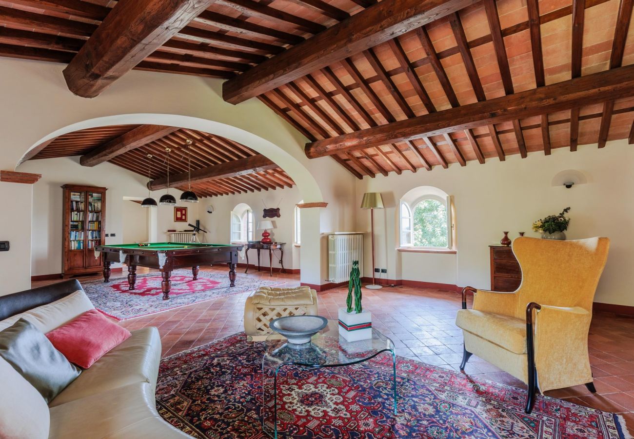 Villa in Lucca - Villa Rapondi, a stone farmhouse with incredible view and private jucuzzi hot tub in Lucca