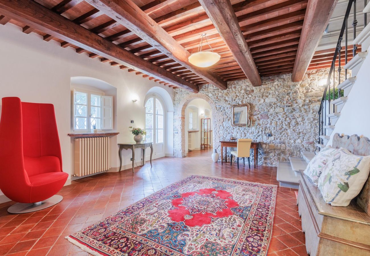 Villa in Lucca - Villa Rapondi, a stone farmhouse with incredible view and private jucuzzi hot tub in Lucca