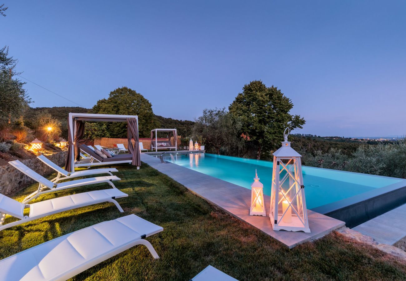 Villa in Capannori - Villa Noa, Romantic 8 bedroom Luxury Farmhouse with Private Pool on the Lucca Hills