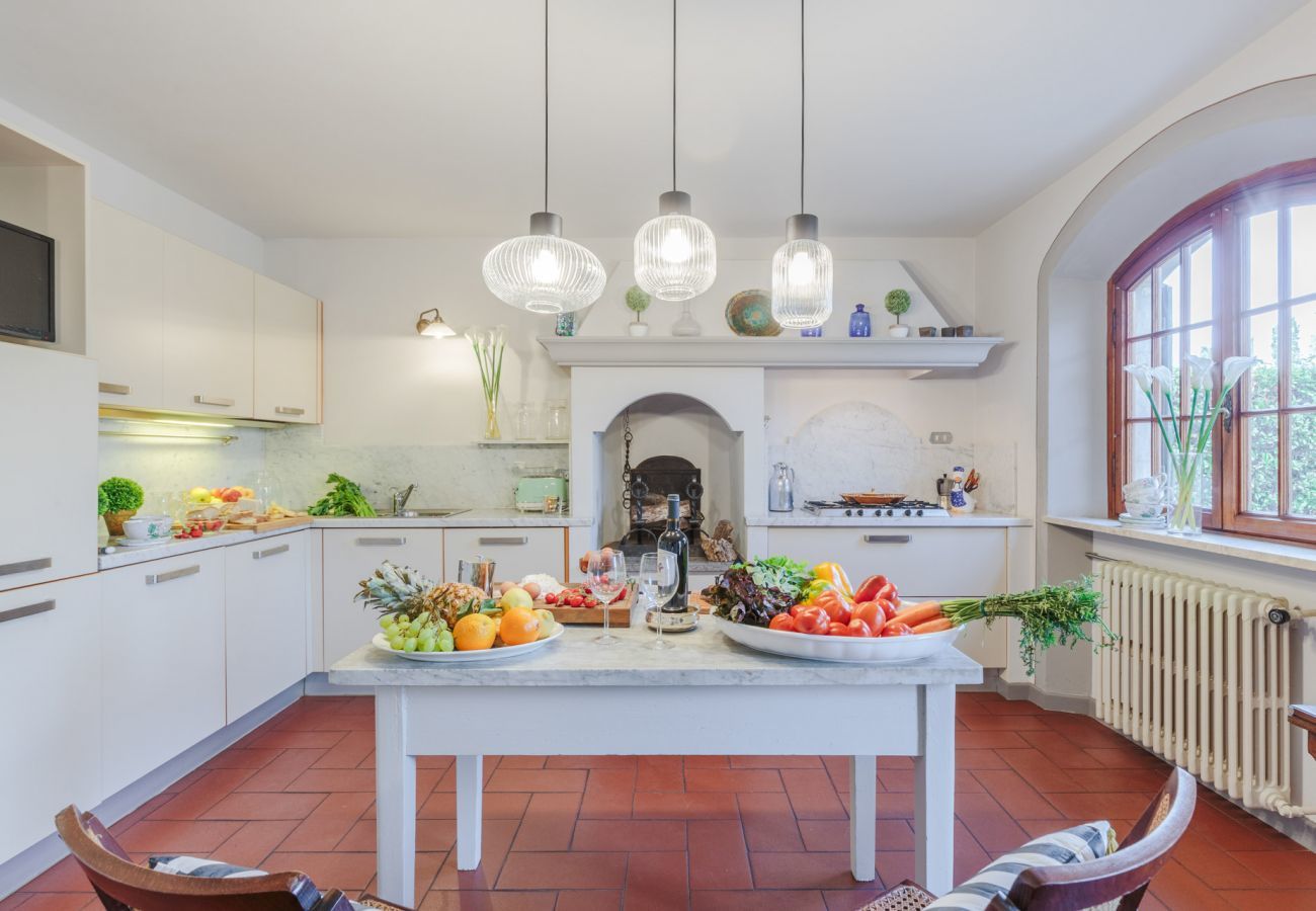 Villa in Monte San quirico - Villa Cesare, Convenient and Smart