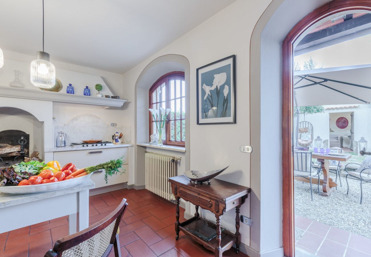 Villa in Monte San quirico - Villa Cesare, Convenient and Smart