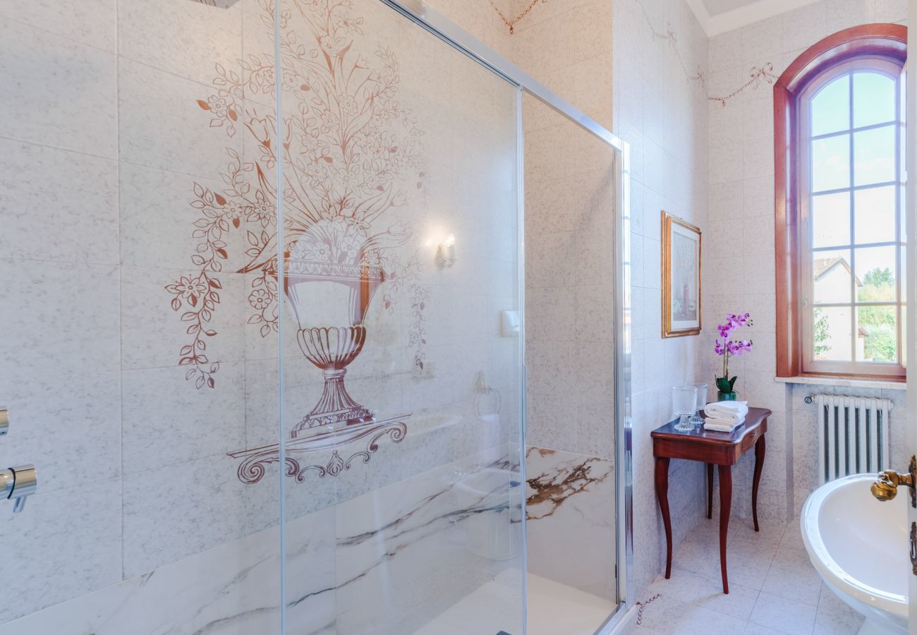 Villa in Monte San quirico - Villa Cesare, Convenient and Smart