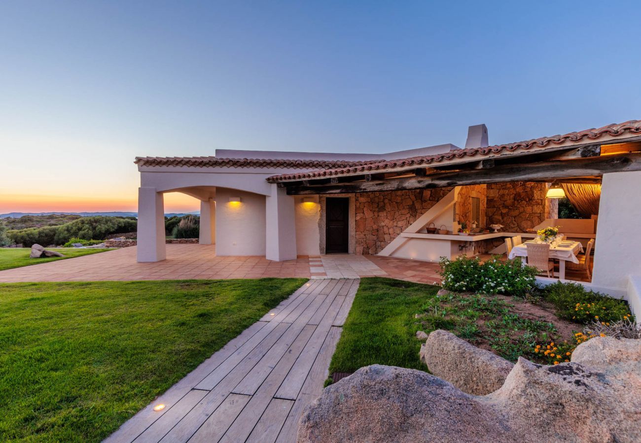 Villa in Capo Ferro - Villa Smeralda, Porto Cervo, Sardinia