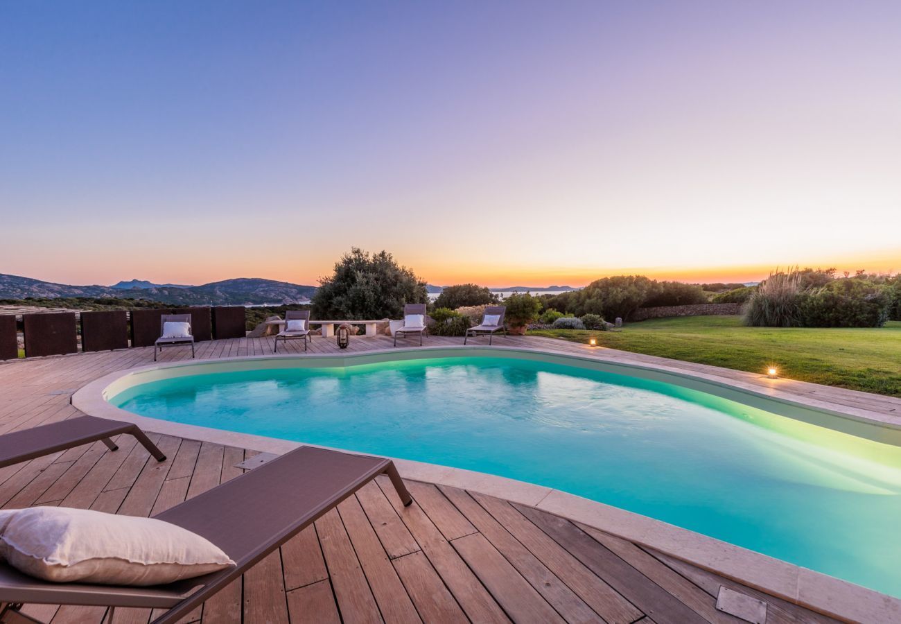 Villa in Capo Ferro - Villa Smeralda, Porto Cervo, Sardinia