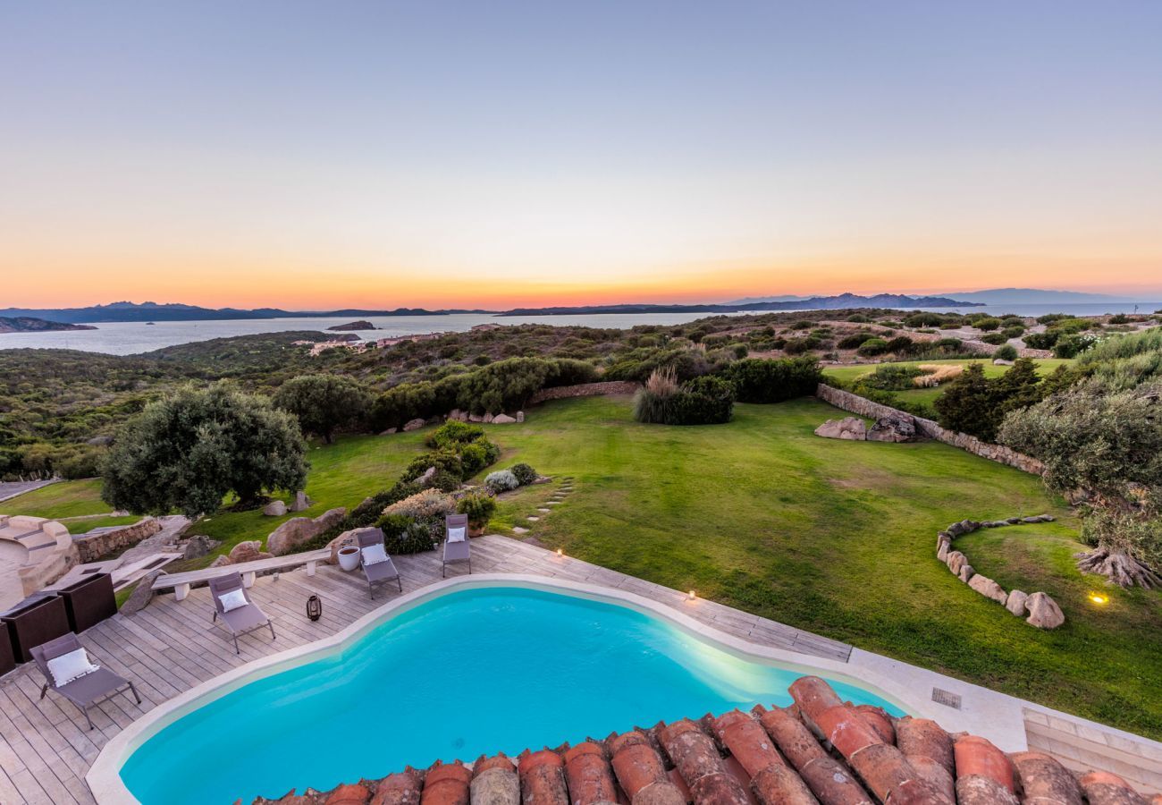 Villa in Capo Ferro - Villa Smeralda, Porto Cervo, Sardinia