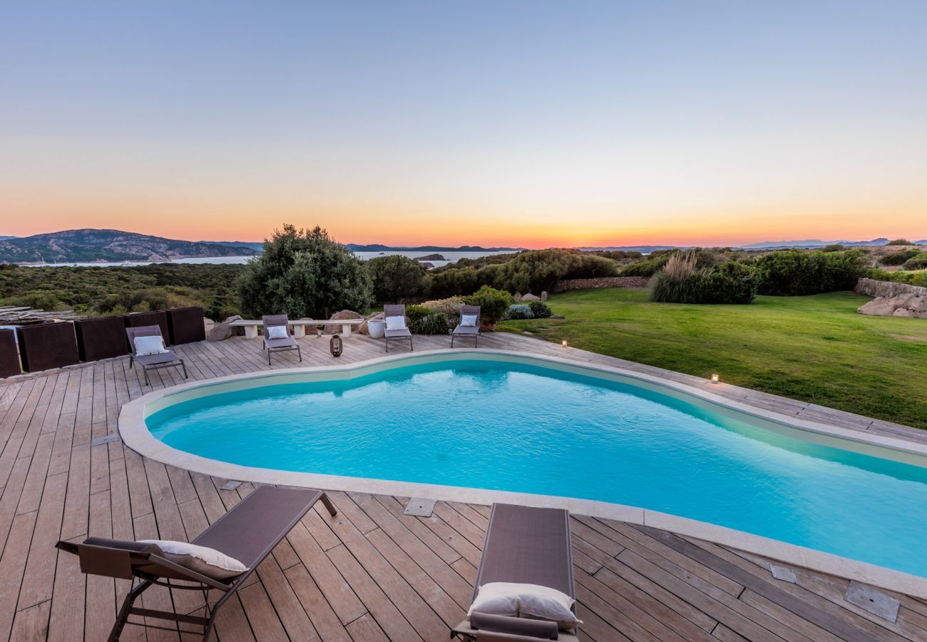 Villa in Capo Ferro - Villa Smeralda, Porto Cervo, Sardinia