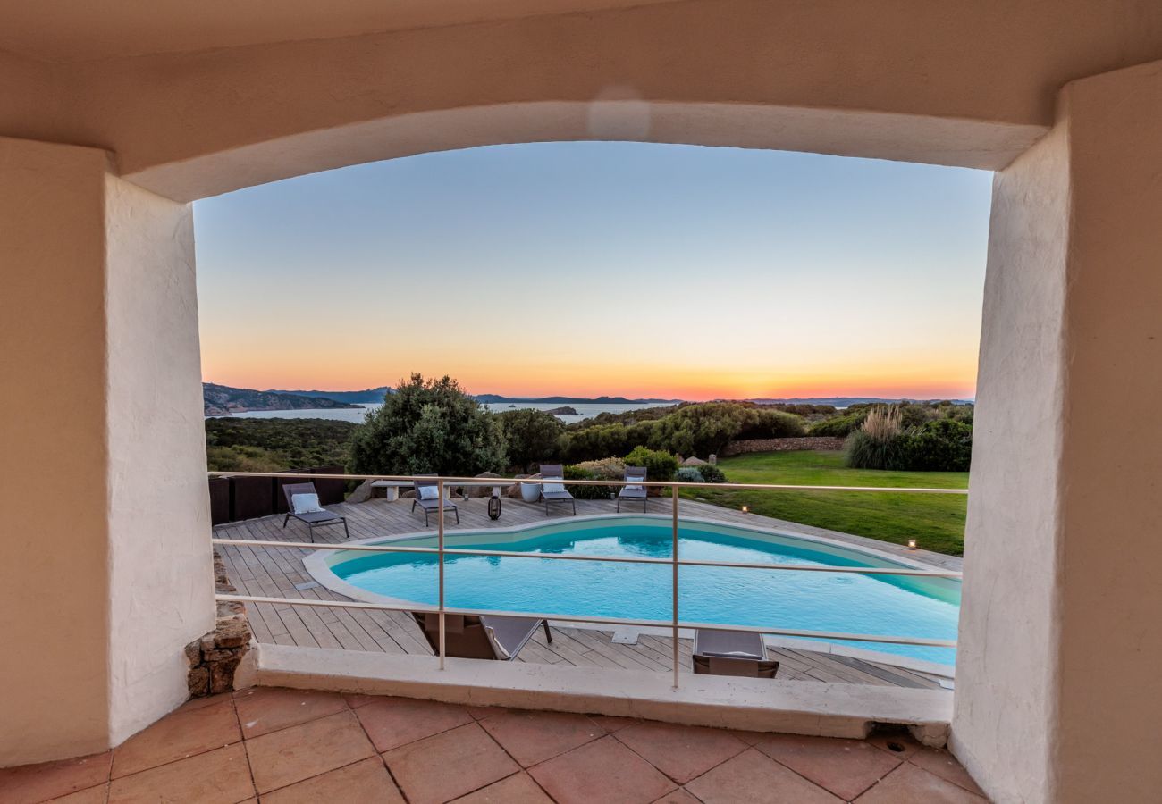 Villa in Capo Ferro - Villa Smeralda, Porto Cervo, Sardinia