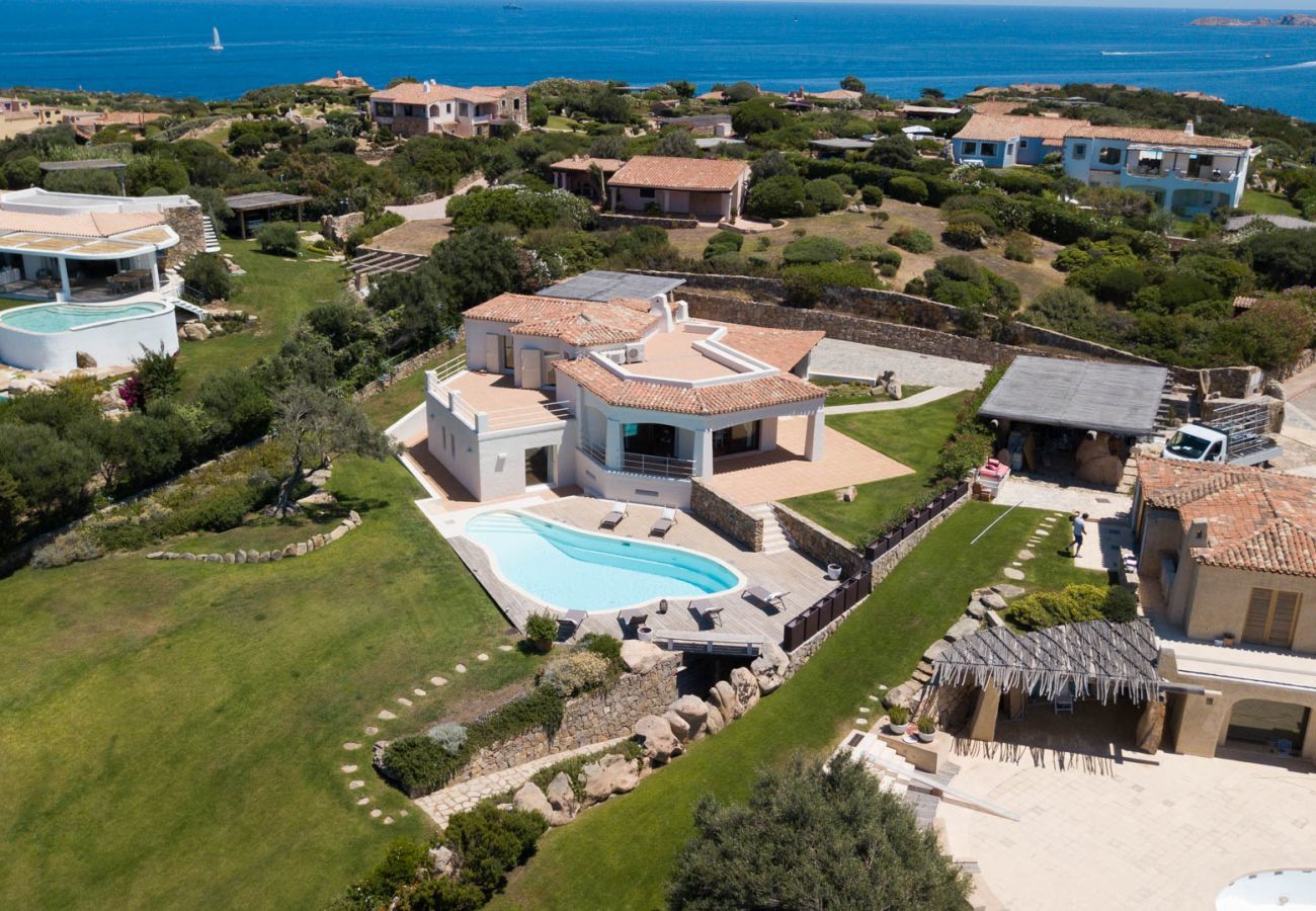 Villa in Capo Ferro - Villa Smeralda, Porto Cervo, Sardinia