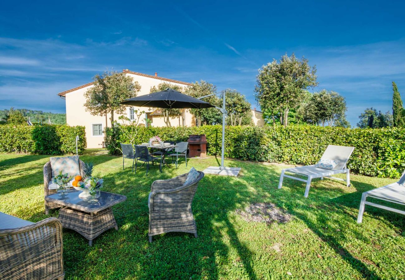 Ferienwohnung in Monte San quirico - Pietro Farmhouse Apartment in Wine Resort in Lucca