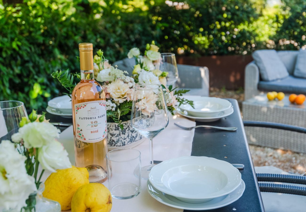 Ferienwohnung in Monte San quirico - Maria Farmhouse Apartment in Wine Resort in Lucca