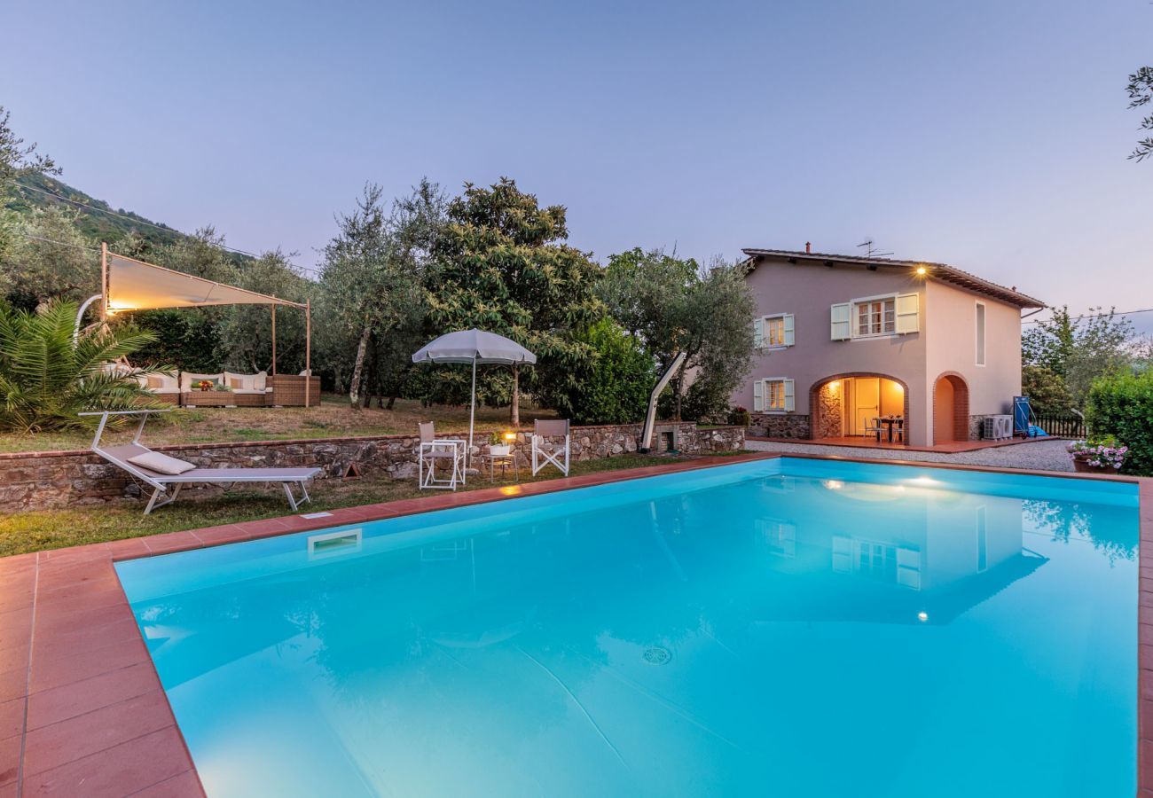 Villa in Lucca - Villa Dondolino, a Stylish Farmhouse with Private Pool close to Lucca and the Beach