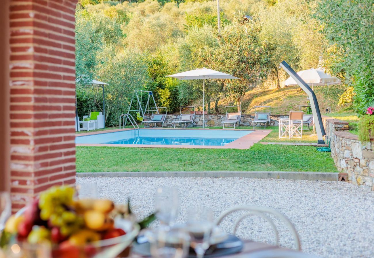 Villa in Lucca - Villa Dondolino, a Stylish Farmhouse with Private Pool close to Lucca and the Beach