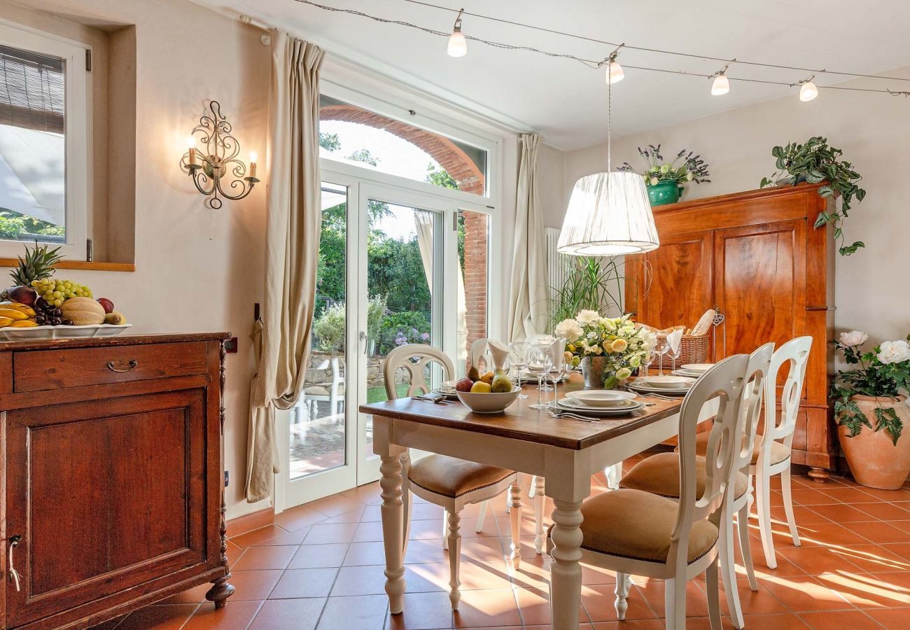 Villa in Capannori - Villa Ester, a Stylish Farmhouse on the Hills by Lucca