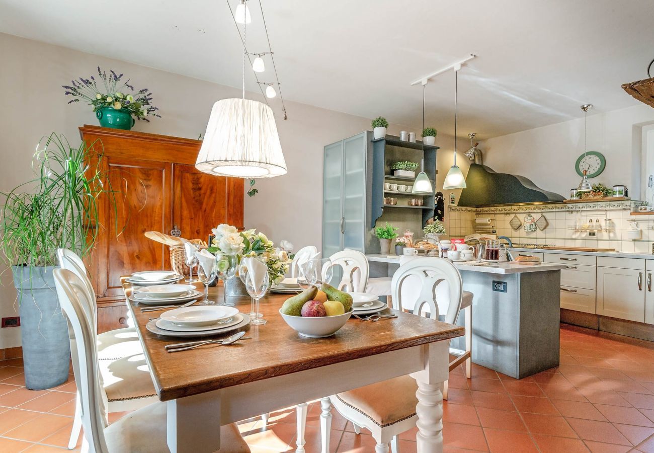 Villa in Capannori - Villa Ester, a Stylish Farmhouse on the Hills by Lucca