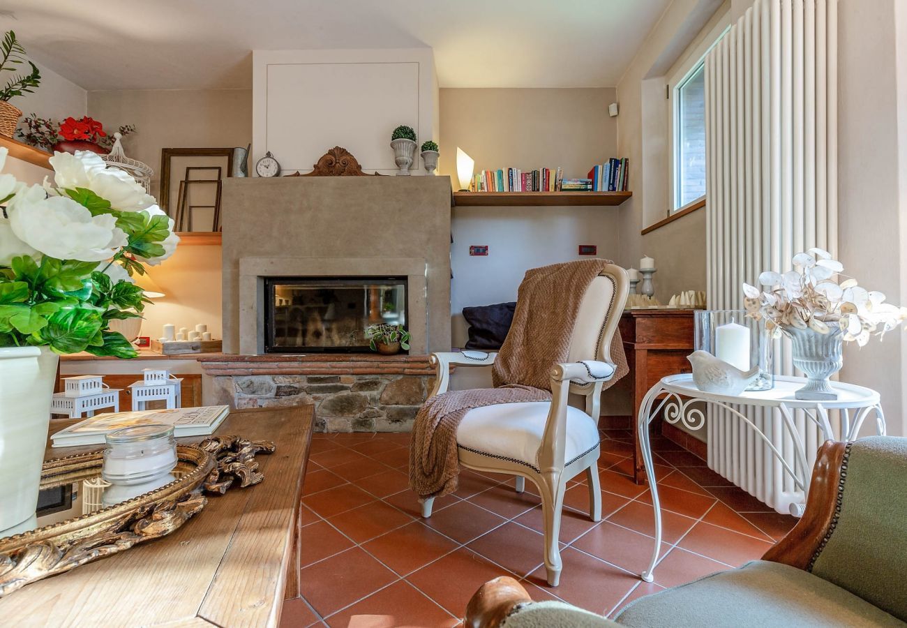 Villa in Capannori - Villa Ester, a Stylish Farmhouse on the Hills by Lucca