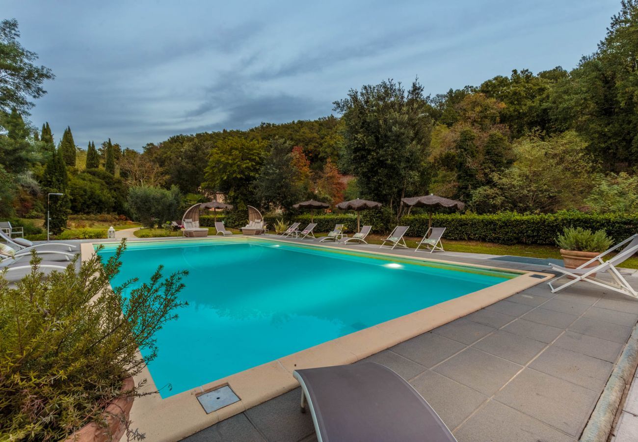 Villa in Lamporecchio - Villa Veranda with shared Pool in a Borgo