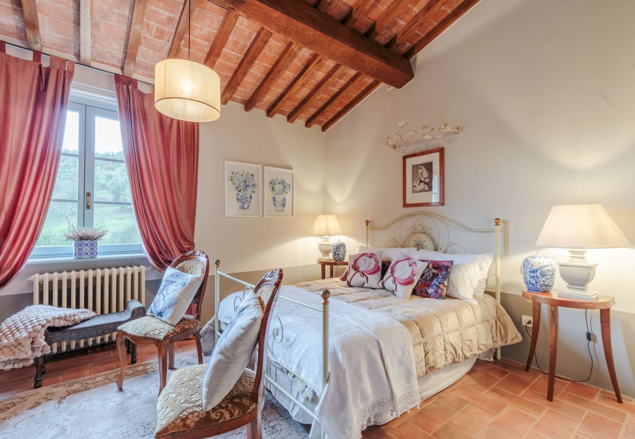 Villa in Lamporecchio - Villa Veranda with shared Pool in a Borgo